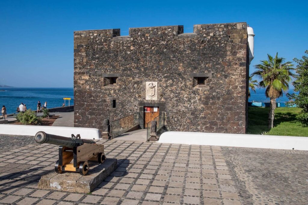 Kanone vorm Castillo de San Felipe in Puerto de la Cruz