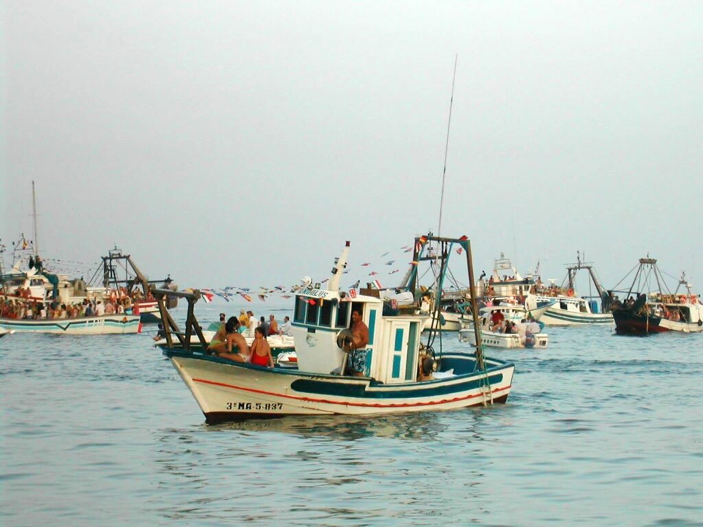 Estepona Prozession Virgen del Carmen mit Fischerbooten