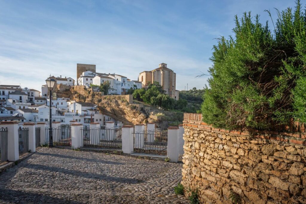 Blick auf Setenil de las Bodegas vom Mirador del Carmen